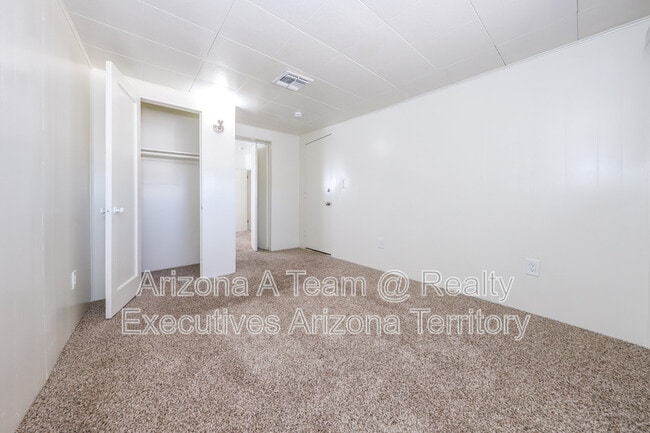 Building Photo - 3550 E Blacklidge Dr