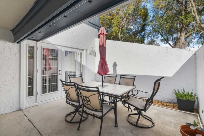 Building Photo - 102 Lago Vista Blvd