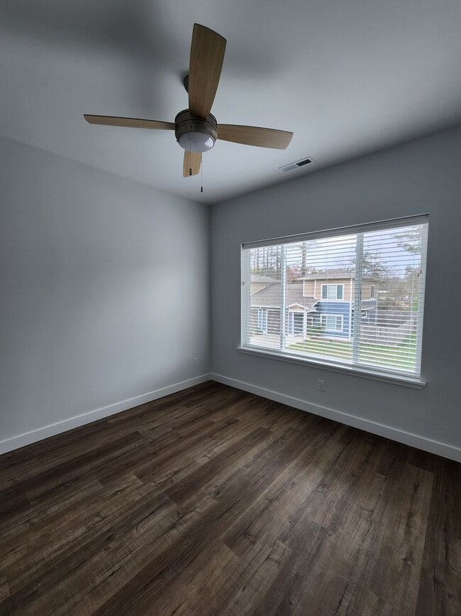 Building Photo - Black Mountain Rental!