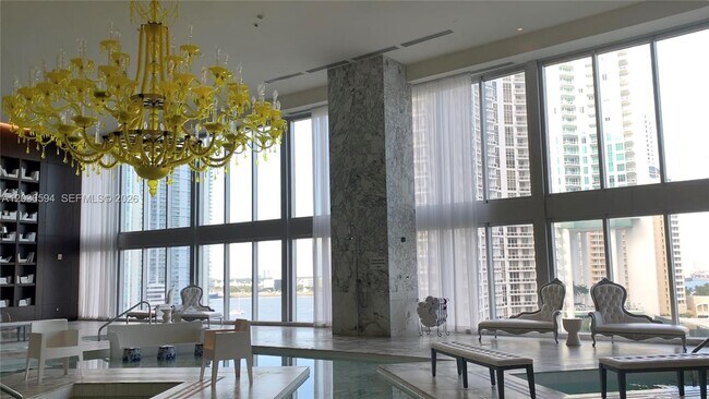 Building Photo - 495 Brickell Ave