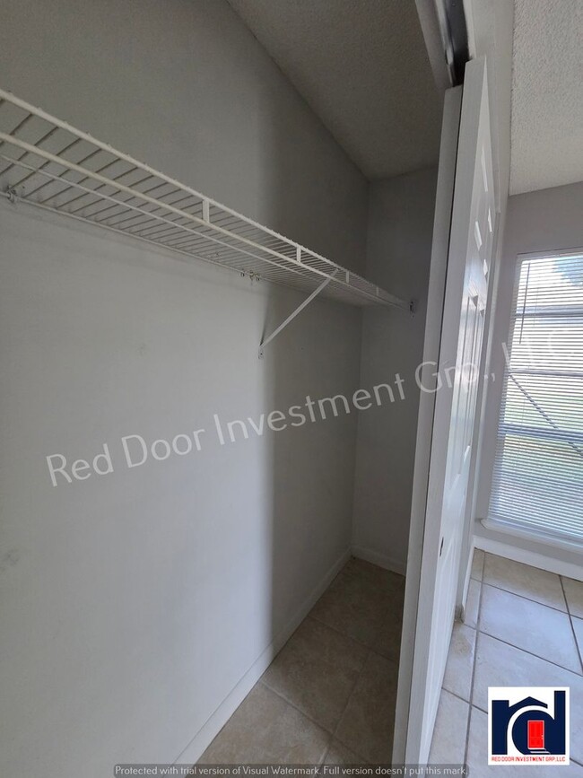 Building Photo - Spacious 2/2 quadplex