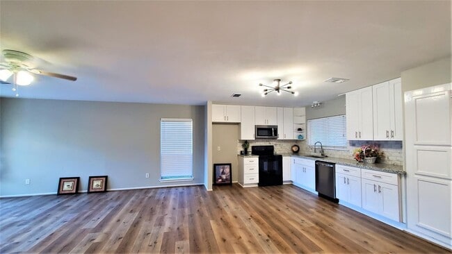 Building Photo - 14419 Cypress Leaf Dr