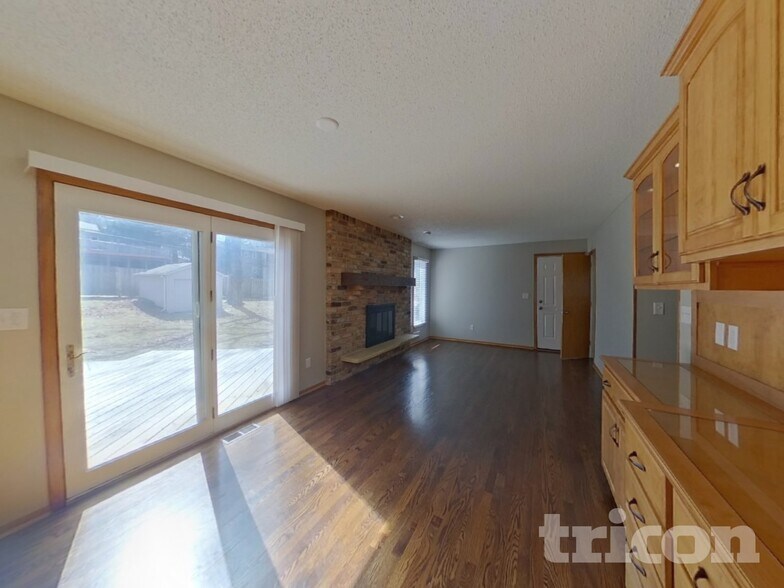 Building Photo - 3301 Skyview Dr