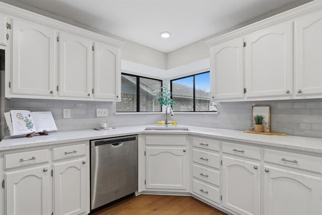 Building Photo - 4801 Rustown Dr