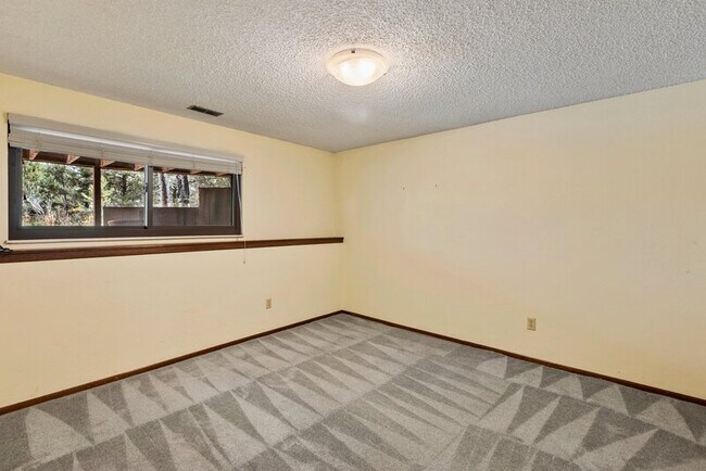 Building Photo - 106 Bevers Pl