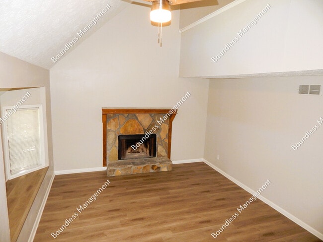 Building Photo - 2170 Wells Dr SE