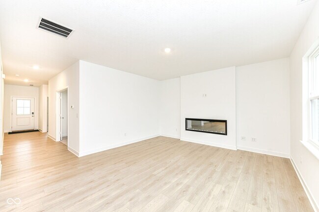 Building Photo - 16913 Sherwin Ct