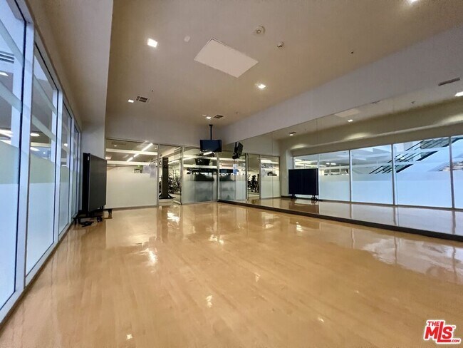 Building Photo - 1234 Wilshire Blvd