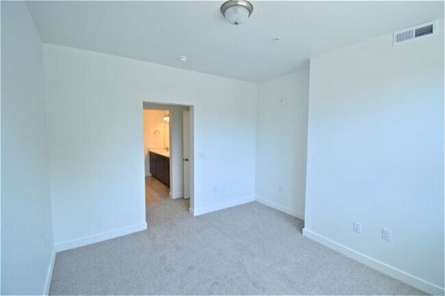 Building Photo - 8373 Iris Lumi Ln