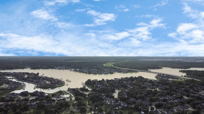 Building Photo - 2630 Lakeway Dr