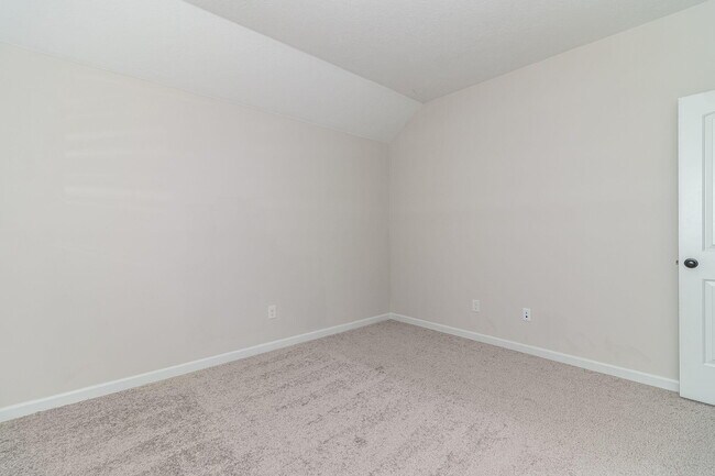 Building Photo - 4831 Fairmont Dr