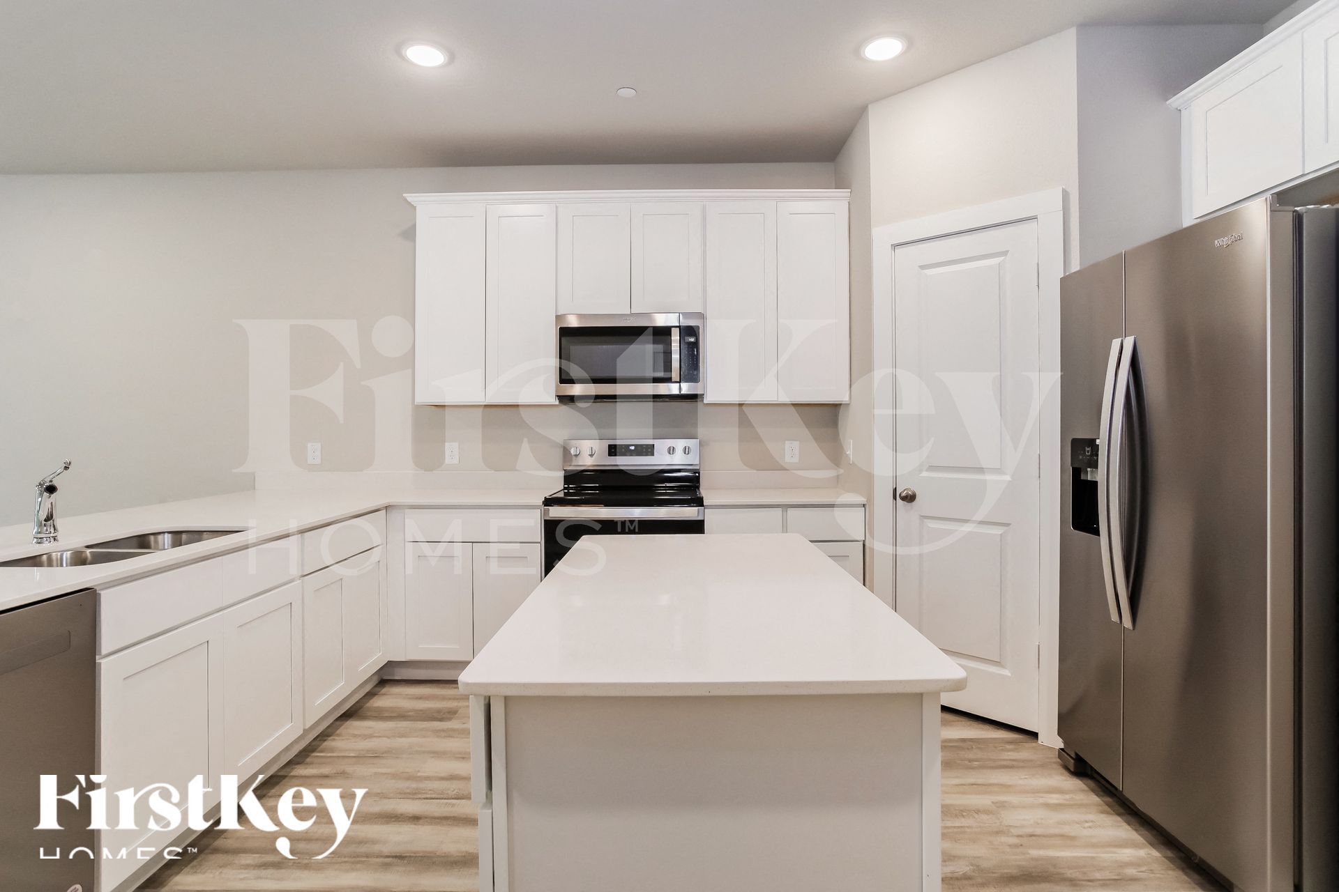 Building Photo - 323 Niki Dr