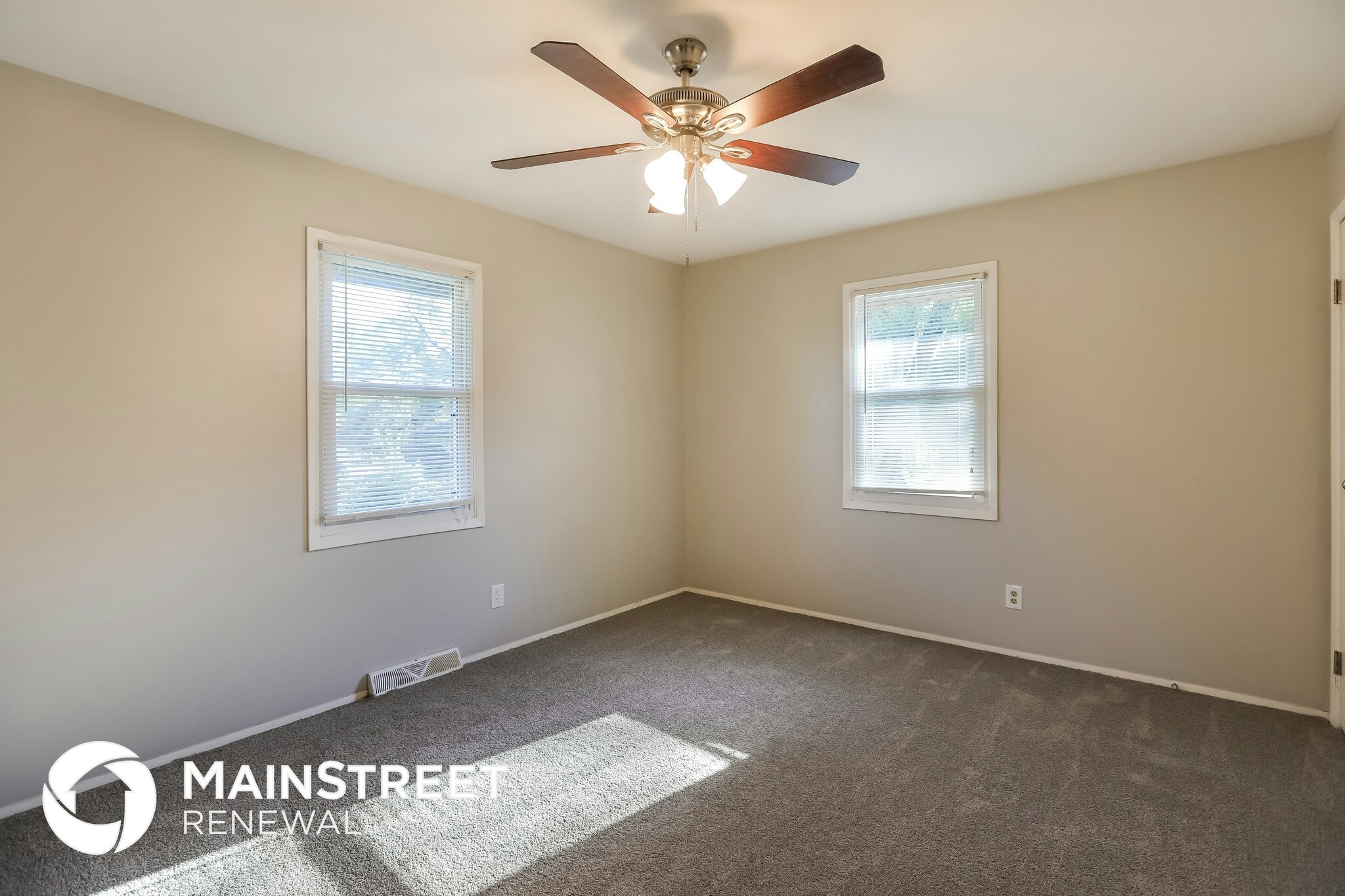 Building Photo - 7718 NE 54th St