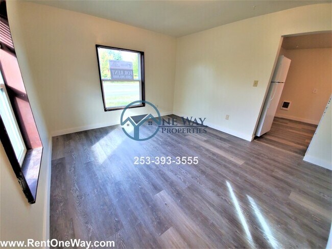 Building Photo - Downtown Puyallup 1 Bd