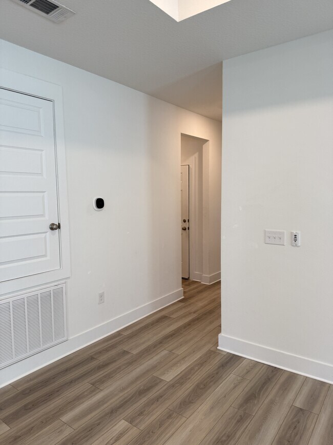 Building Photo - 210 Lyla Ln