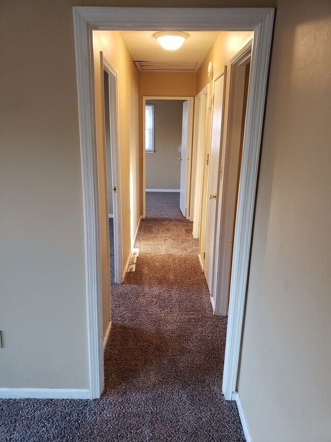 Building Photo - Nice 4 Bed 1.5 Bath Home in KCMO-Coming SOON!!