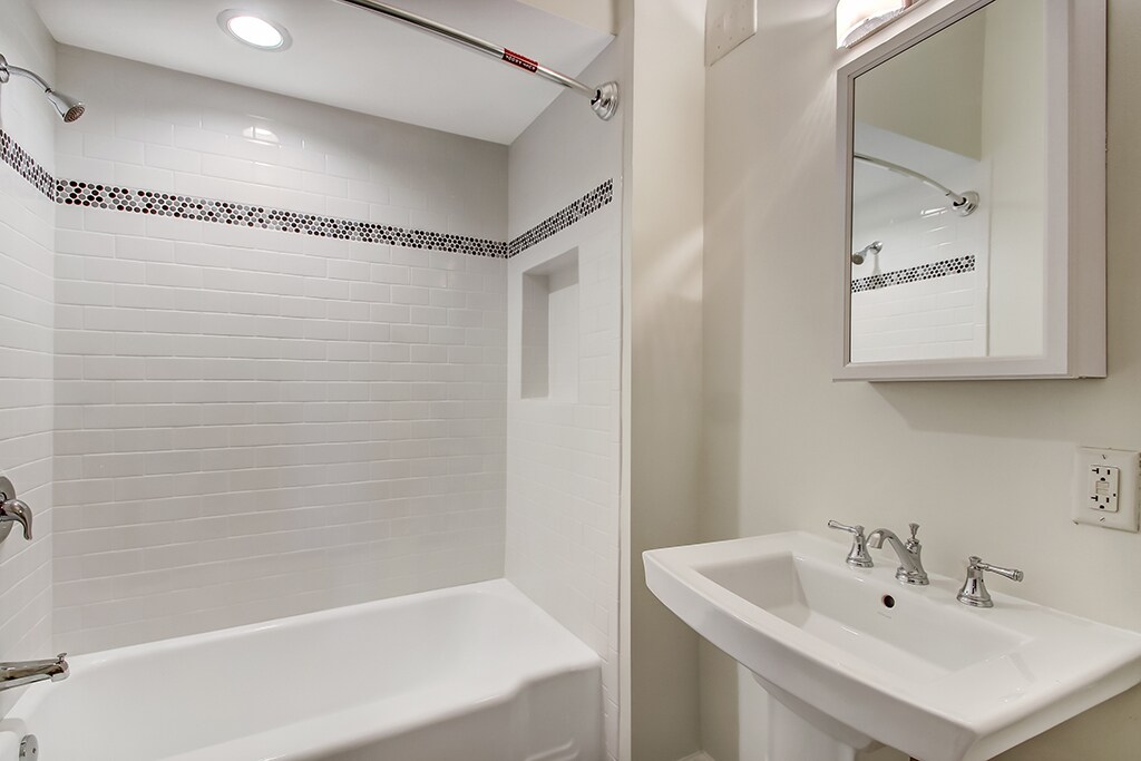 Building Photo - 303 W Henry St