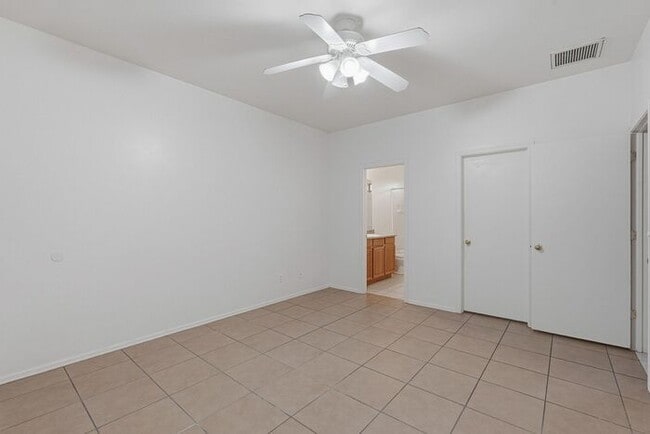 Building Photo - Pending/ Rented - Comfortable Eastside Liv...