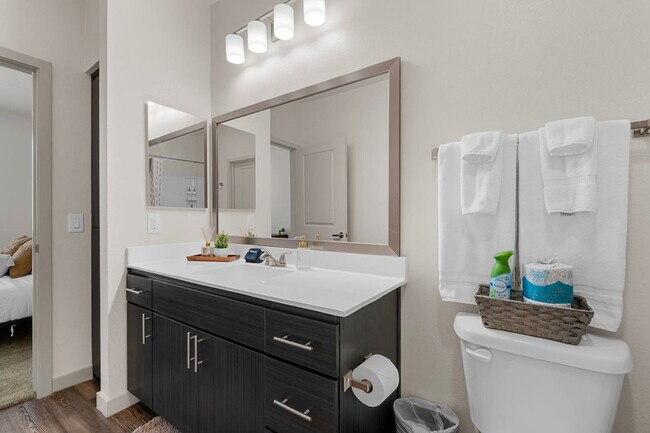 Building Photo - 711 W Broadway Rd