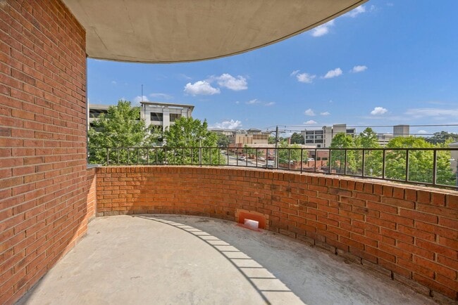 Building Photo - wh409