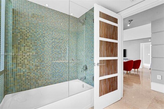 Building Photo - 16699 Collins Ave