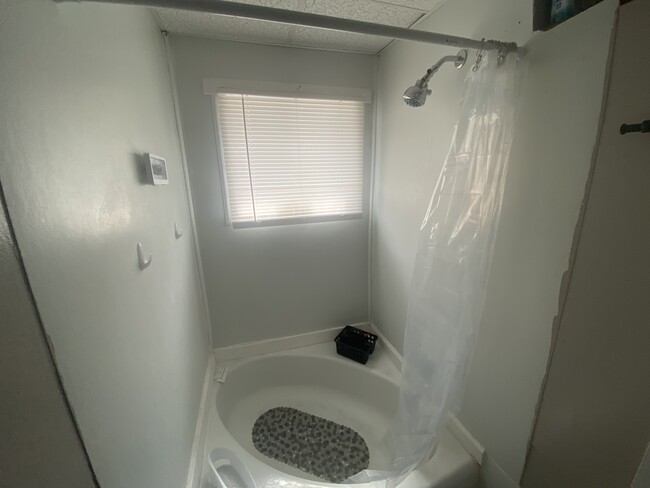 Shower - 100 Allen St