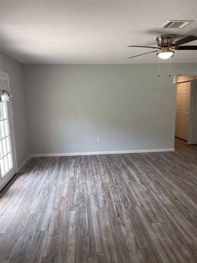 Building Photo - 250 McBride Trl