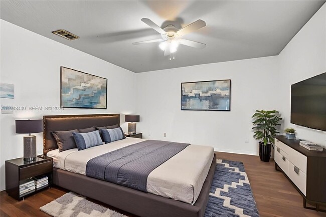 Building Photo - 1046 Satinleaf St