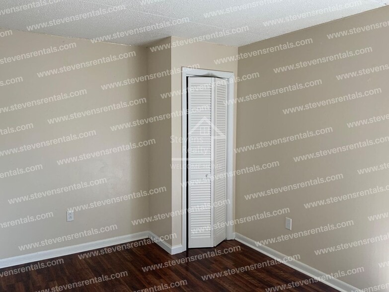 Building Photo - 915 S Seminole Dr