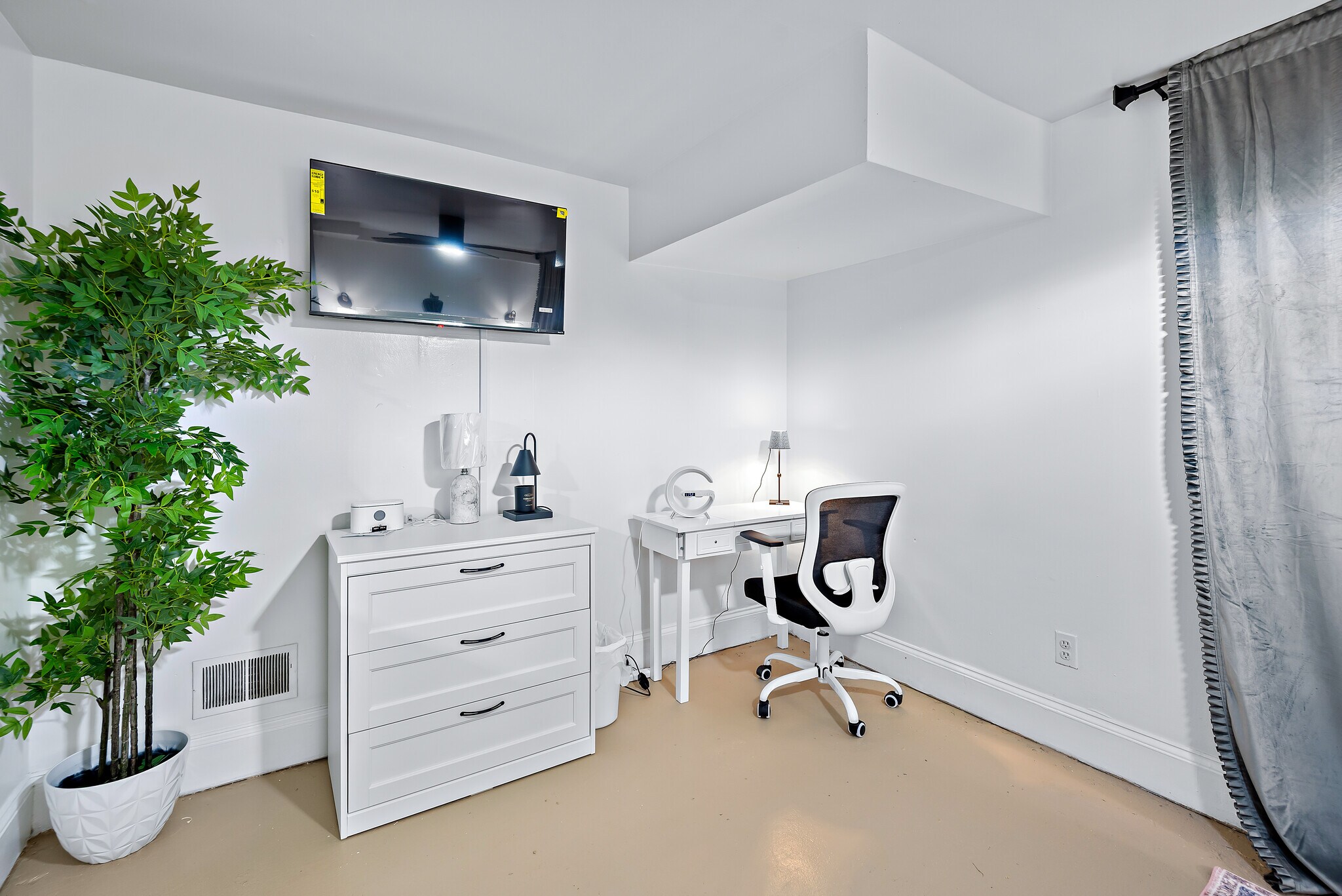Bedroom Dedicated Office Space - 1818 Saint Paul St