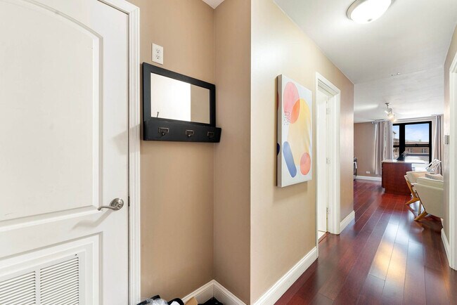 Building Photo - 1600 N Halsted St