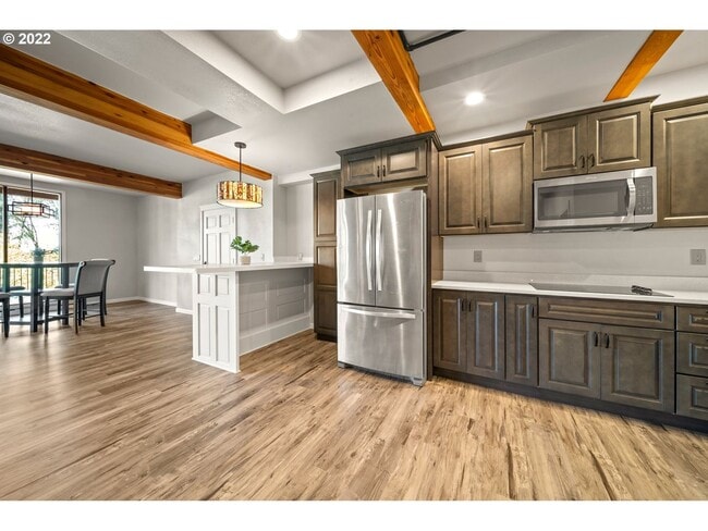 Building Photo - 5 bedroom 4 Bathroom Spectacular Townhome ~ Parking, A/C and More!