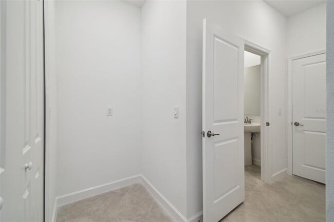 Building Photo - 8221 Cor Pne Wy