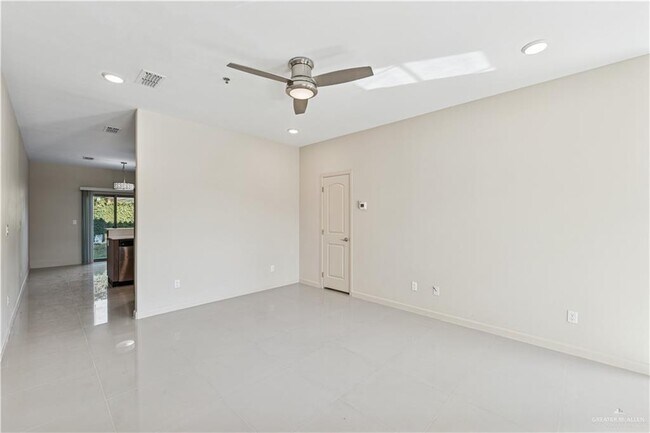 Building Photo - 15 Olympia Ave