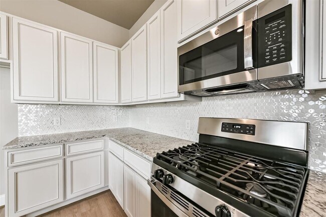 Building Photo - 745 Lake Lacosta Dr
