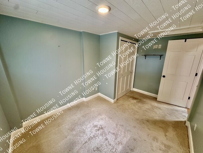Building Photo - 2115 Lake Rd