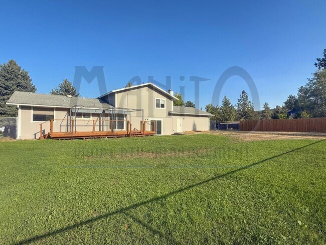 Building Photo - Spacious Nine Mile Home On Acreage