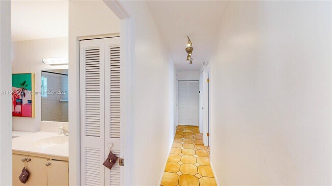 Building Photo - 9614 SW 134th Ct
