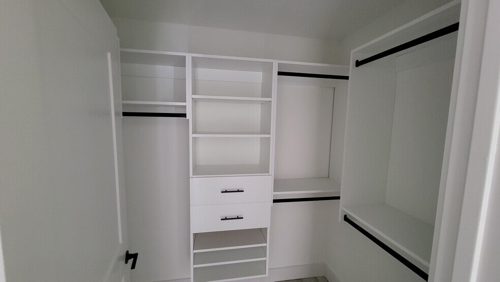 Building Photo - 2431 NE 187th St