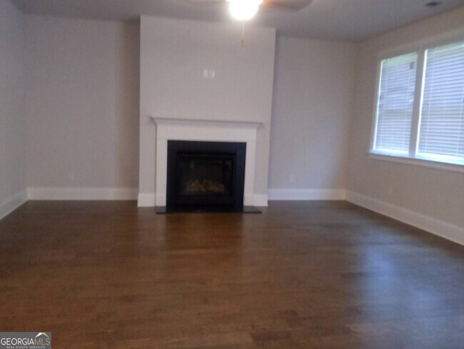 Building Photo - 124 Vivian Ln