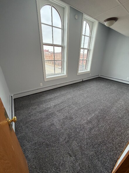 Building Photo - 205 Plum St