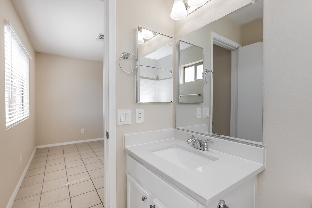 Building Photo - 3822 N 105th Ln