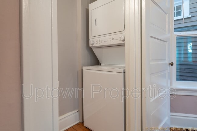 Building Photo - 616 NW 22nd Ave