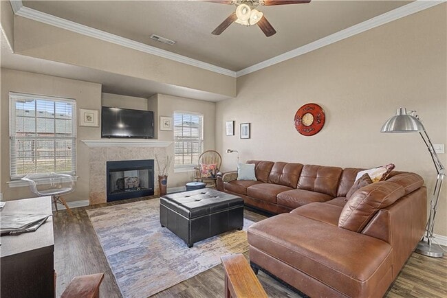 Building Photo - 706 Sedgwick Dr