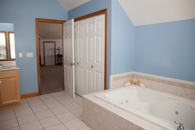 Building Photo - 48184 Decoy Dr