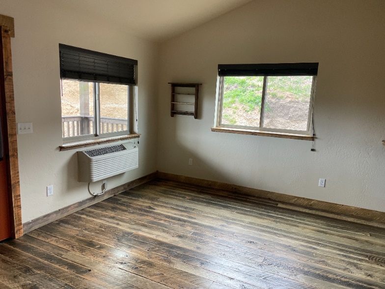 Building Photo - 6248-6243 Three Needles Ln