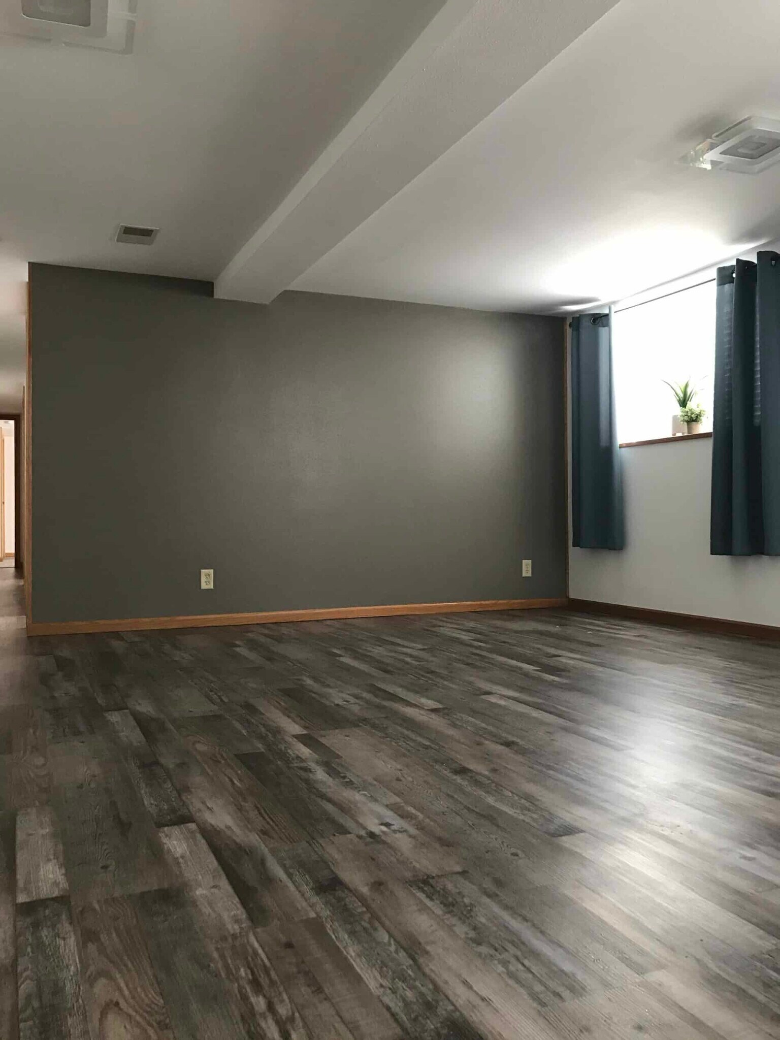 Livingroom-1 - 767 E 5th St