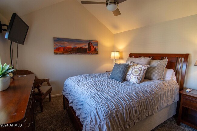 Building Photo - 1001 N Pasadena