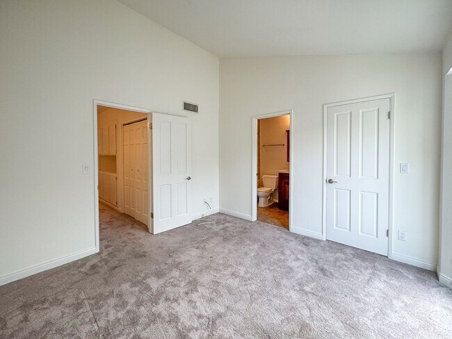 Building Photo - 880 Hilldale Ave