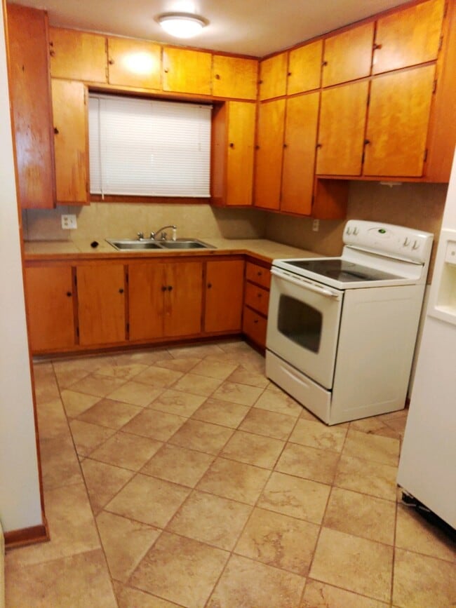 Building Photo - 208 Miami St